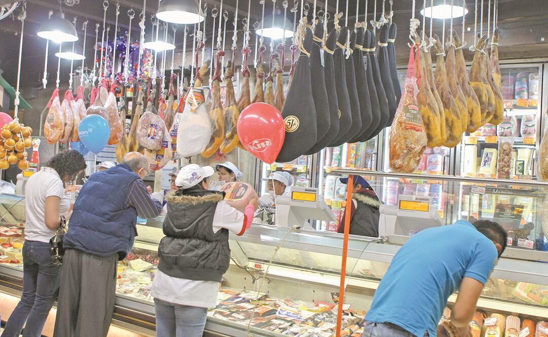 Datos de la industria indican que tras la salchicha y el jamón lo que más se consume en carnes frías en México es chorizo, longaniza, tocino, mortadela y queso de puerco. Foto: ARCHIVO EL UNIVERSAL