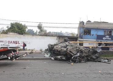 VIDEO: Así fue el aparatoso choque de hombre que se impactó en su auto contra árbol en Atizapán y murió