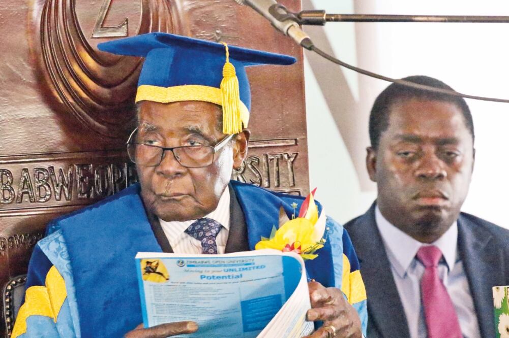 Robert Mugabe, en una ceremonia de graduación, el viernes pasado (XINHUA)