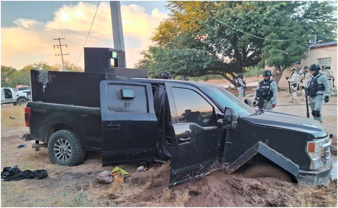 En operativo detiene a 5 personas, aseguran cartuchos, cargadores, armas largas y vehículos con blindaje artesanal en Sonora. Foto: Especial