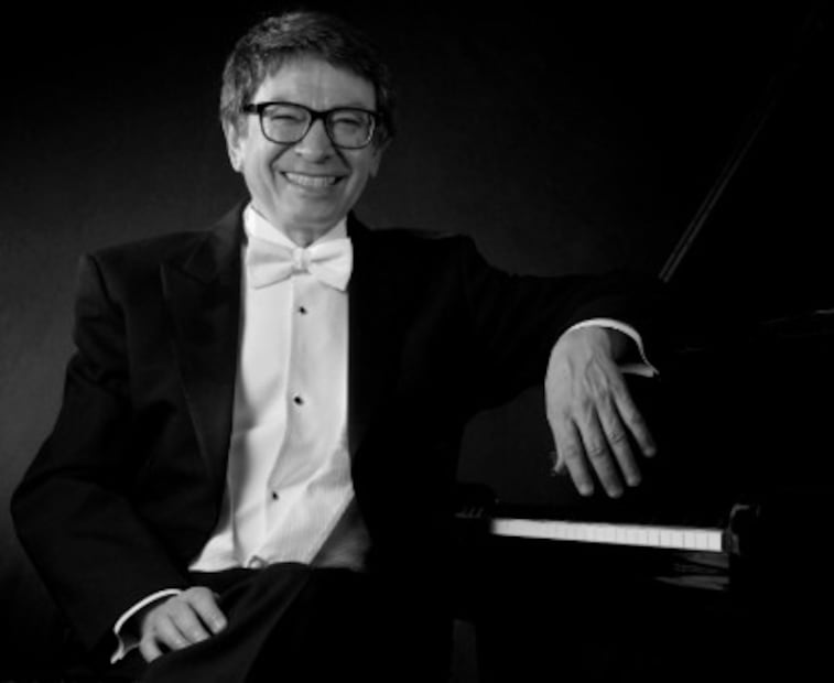 Voltaire, figura central de la crítica ilustrada: su defensa de la tolerancia y su denuncia al fanatismo marcaron el impulso hacia los derechos modernos. Crédito: https://musica.unam.mx/