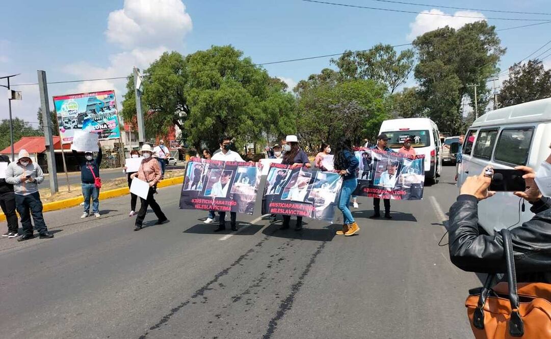 El grupo de habitantes protestaron durante más de dos horas frente al Centro de Justicia de Ixtapaluca y bloquearon la avenida Cuauhtémoc. Foto: Especial 