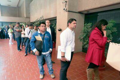 Gobernadores y alcaldes desfilan por presupuesto