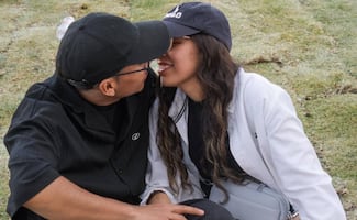 Entre boleros y flores, parejas llenan el Zócalo de la CDMX; continúan celebrando San Valentín en el Jardín del Buen Amor