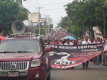 Marchan en Chiapas para impulsar diálogo CNTE-Gobierno