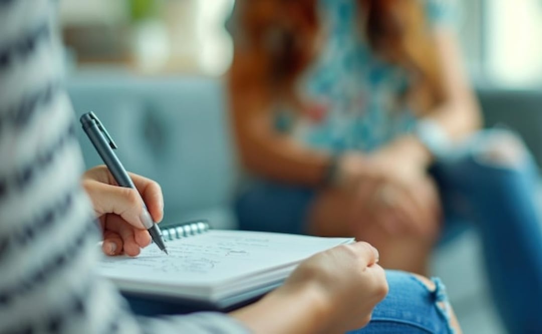 Estudiar psicología nos permite apoyar a quienes nos rodean. Fuente: Freepik