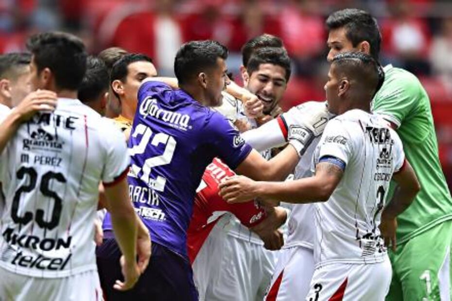 Bronca en el partido de Toluca y Chivas
