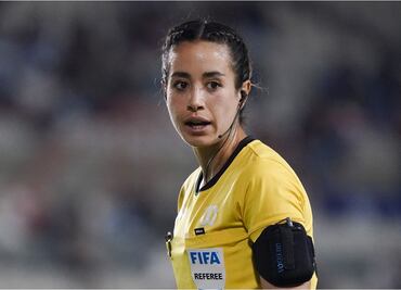 Katia Itzel García hace historia en la Copa Oro; se convierte en la primera mexicana en ser juez central en el torneo