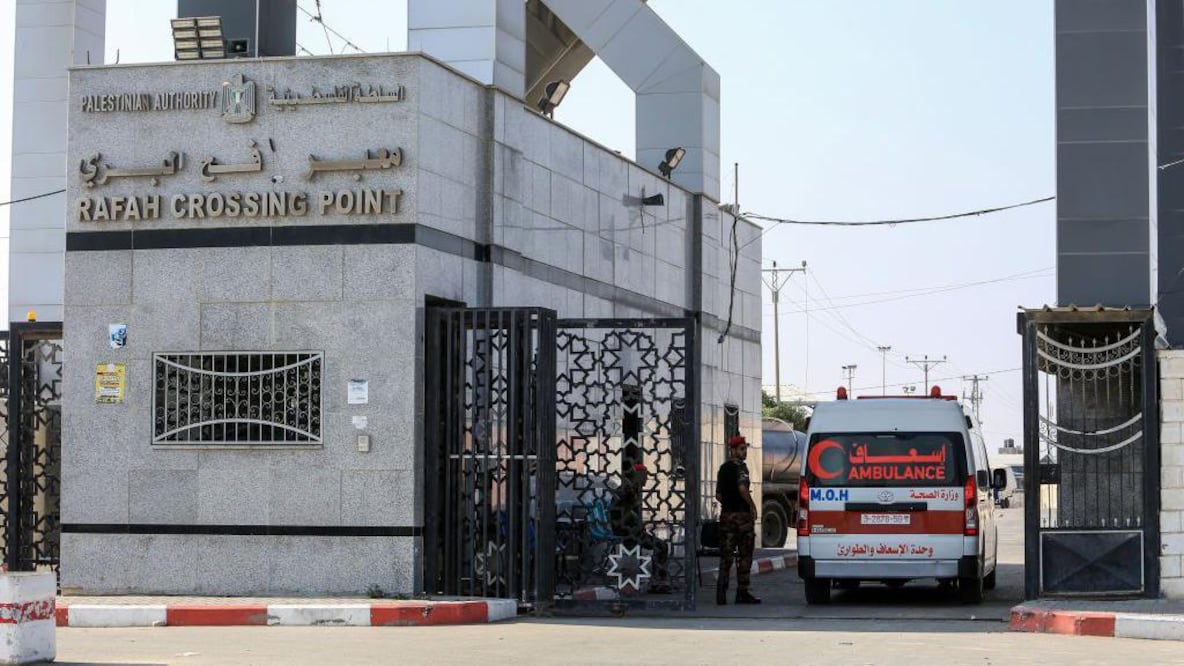 Egipto abre el paso de Rafah para que crucen desde la Franja de Gaza heridos y personas con doble nacionalidad