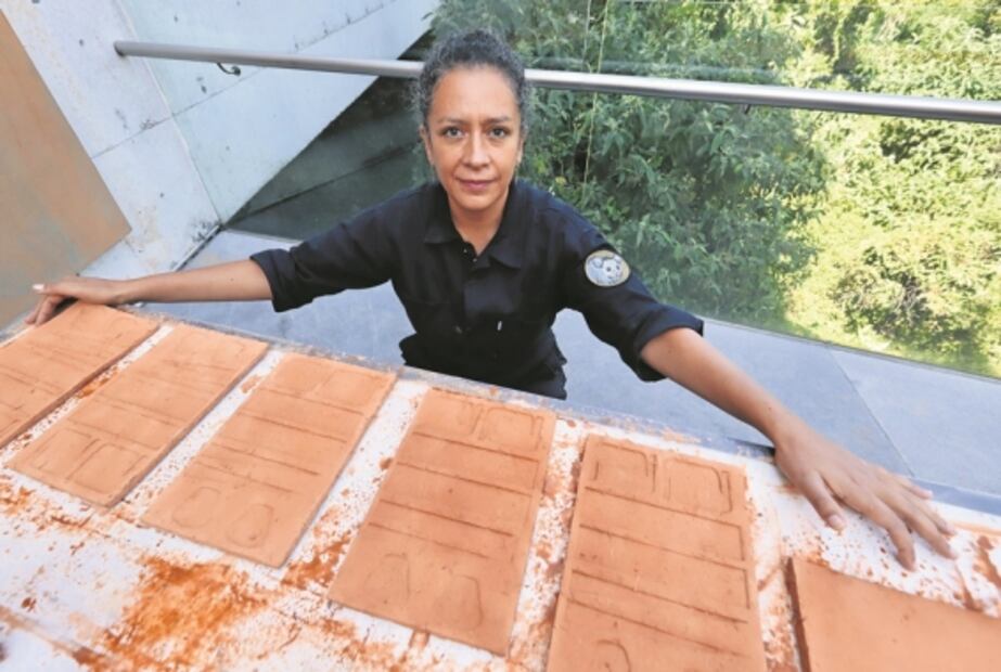 “La discusión sobre monumentos tiene una agenda política”: Mariana Castillo Deball, artista visual