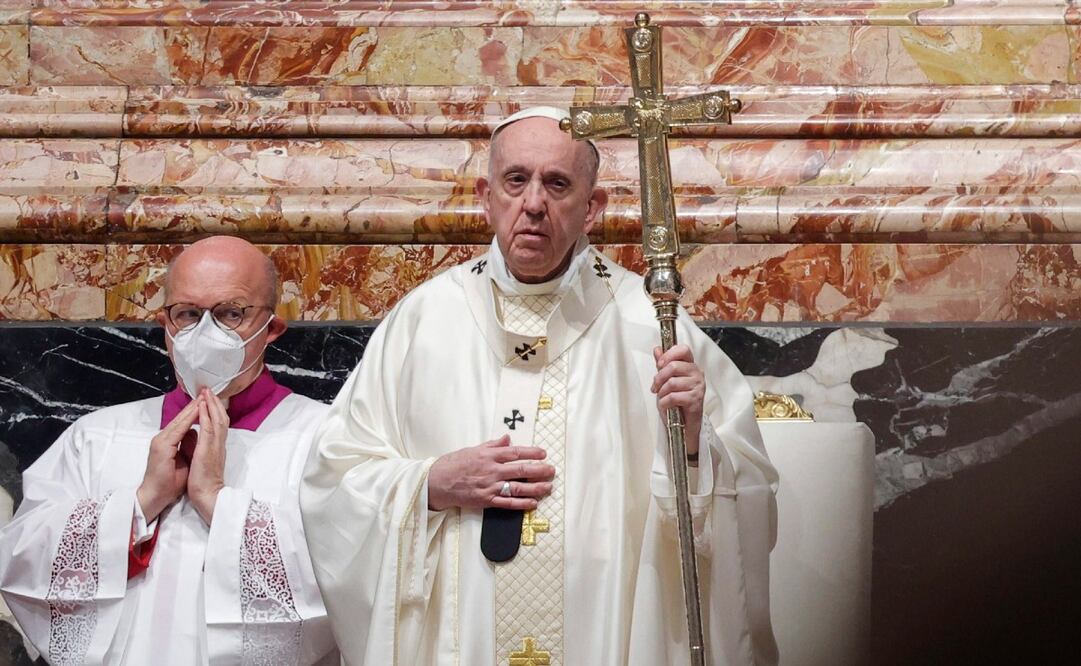 Papa pide esclarecer caso de cuerpos de niños indígenas hallados en Canadá