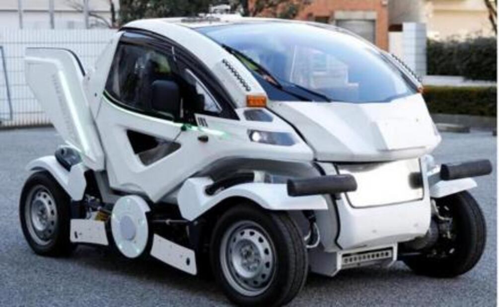 ¿Te cuesta trabajo estacionarte? Firma japonesa crea auto plegable
