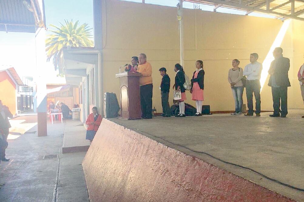 Directivos de la secundaria Nezahualcóyotl solicitan apoyo de textos para que los estudiantes no se involucren en acciones riesgosas. (DINORATH MOTA. EL UNIVERSAL)