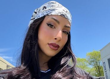 María Chacón lució “look de brujis” en encuentro con Tim Burton