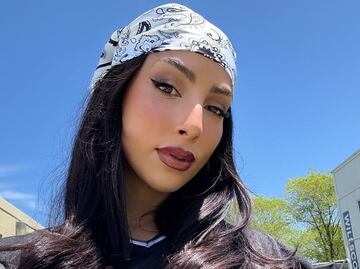 María Chacón lució “look de brujis” en encuentro con Tim Burton