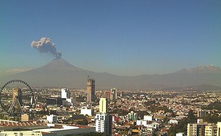 Volcán Popocatépetl exhala fumarola de más de dos kilómetros