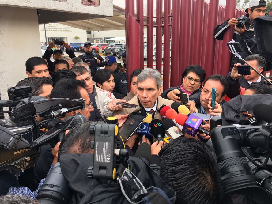 Esta mañana, abogados del exmandatario acudieron al Reclusorio Oriente a conocer la resolución del juez (Fernando Ramírez / EL UNIVERSAL)