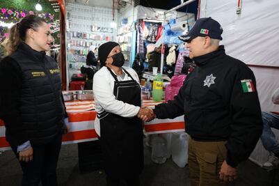 Supervisan operativos en tianguis navideños de Ecatepec; despliegan a más de mil elementos y 300 patrullas