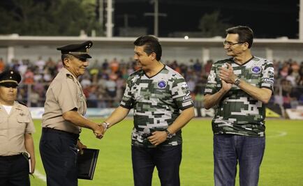 Reconocen al Ejército en partido de Copa Mx