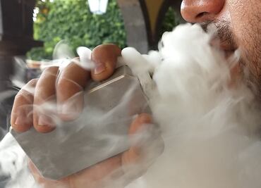 Juez concede amparo a dos para importar y consumir cigarros electrónicos