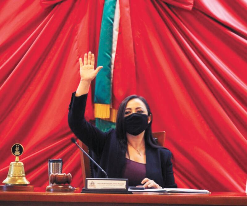 Después de dos meses y tras buscar la reelección, la alcaldesa Patricia Durán presidió la sesión de Cabildo. Foto: ESPECIAL