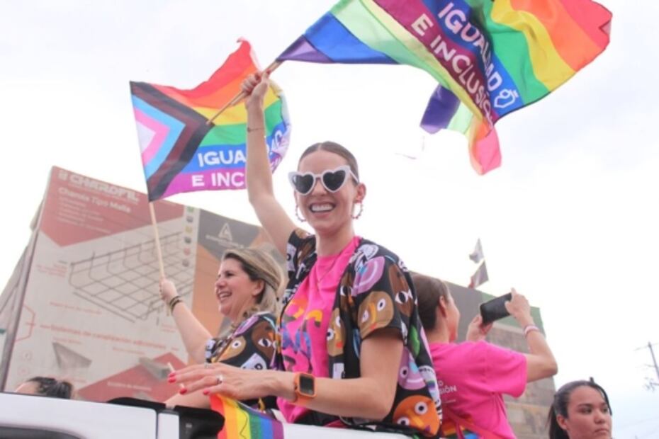 Miles de integrantes de la comunidad LGBTTTIQ+ marchan por la diversidad en NL