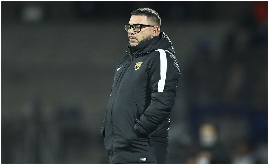 Antonio Mohamed durante un partido de la Liga MX - Imago7