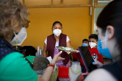 Doña Lupita llega con sus doraditas del AIFA a Los Pinos 