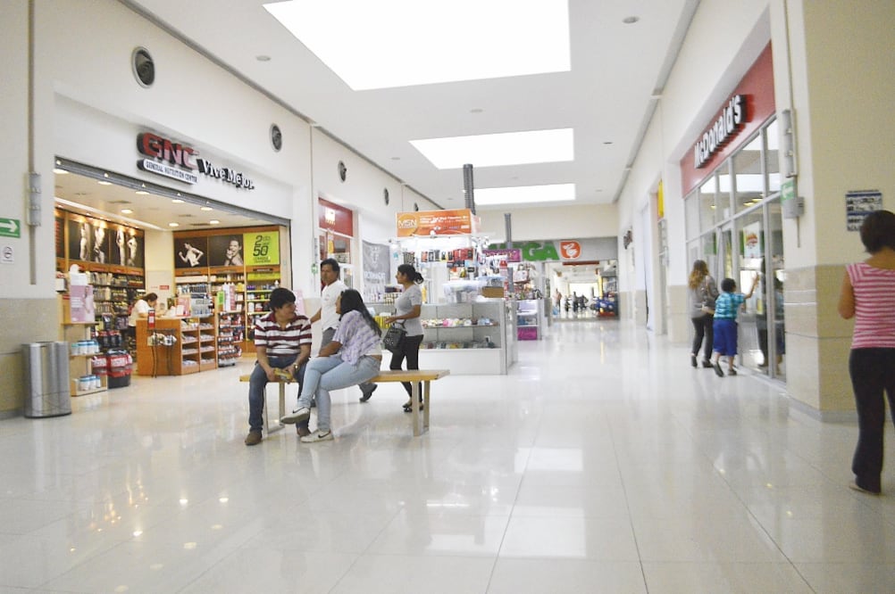 La Plaza Galerías Tamarindos de Iguala, Guerrero, es un centro comercial al que acuden no sólo los pobladores de la ciudad, sino que también recibe clientes de localidades como Taxco (DASSAEV TÉLLEZ. EL UNIVERSAL)
