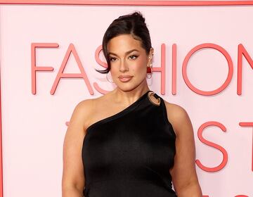 Ashley Graham y el traje de baño con transparencias con el que desató reacciones