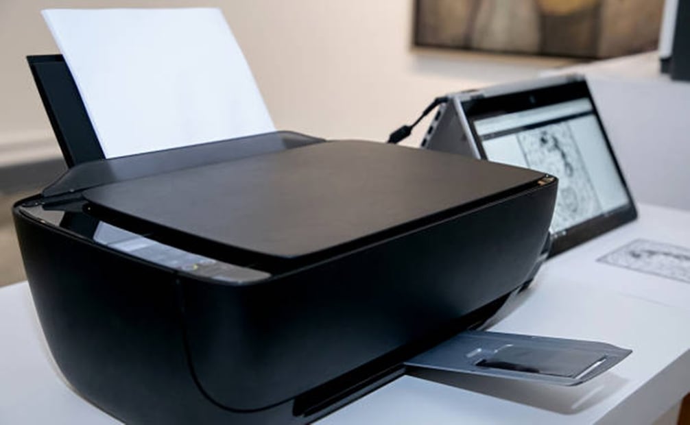 Una impresora conectada al puerto USB del router puede compartirse con otros equipos de la misma red WiFi. Foto: Pixabay