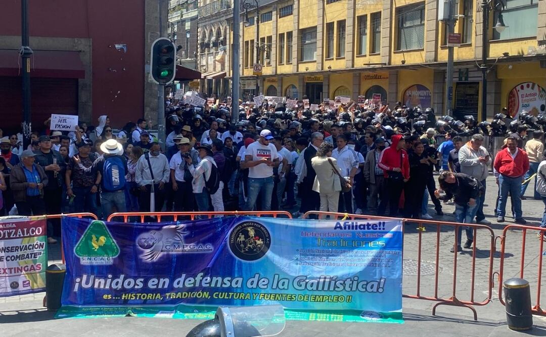Choque de posturas en el Congreso de CDMX; manifestantes a favor y en contra de las corridas de toros. Foto: Omar Díaz
