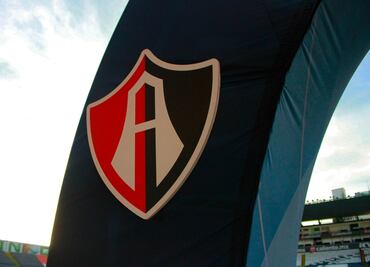 Equipo tapatío se burla de Atlas por las condiciones de la cancha del estadio Jalisco
