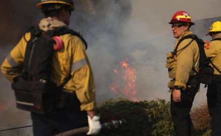 Delegación mexicana ya combate incendios en Los Ángeles: Protección Civil; Sedena coordina labores de búsqueda y rescate