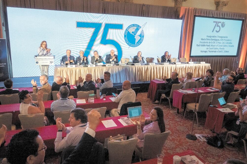 Más de 300 editores, periodistas y escritores discutirán el panorama del periodismo interamericano en la Asamblea General de la SIP. Foto/CRISTÓBAL HERRERA. EFE
