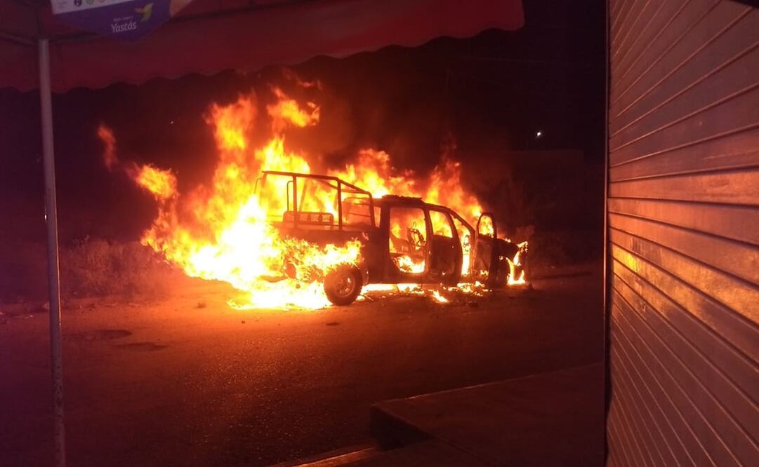 El hecho causo indignación de los vecinos de la colonia Zaragoza Sur, quienes incendiaron la unidad policiaca. Foto: Especial