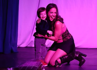 Claudia Cervantes celebra con su hijo en brazos 10 años de "Soltera pero no sola"