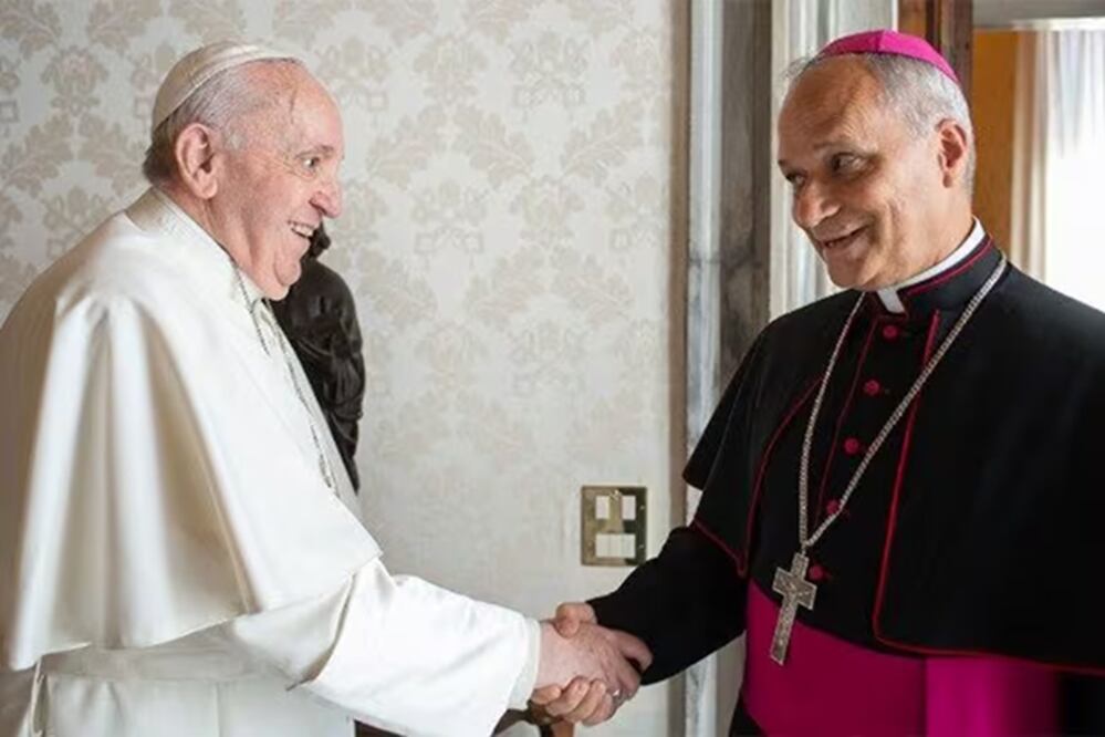 El papa Francisco con el cardenal Robert Prevost. FOTO: VATICAN MEDIA