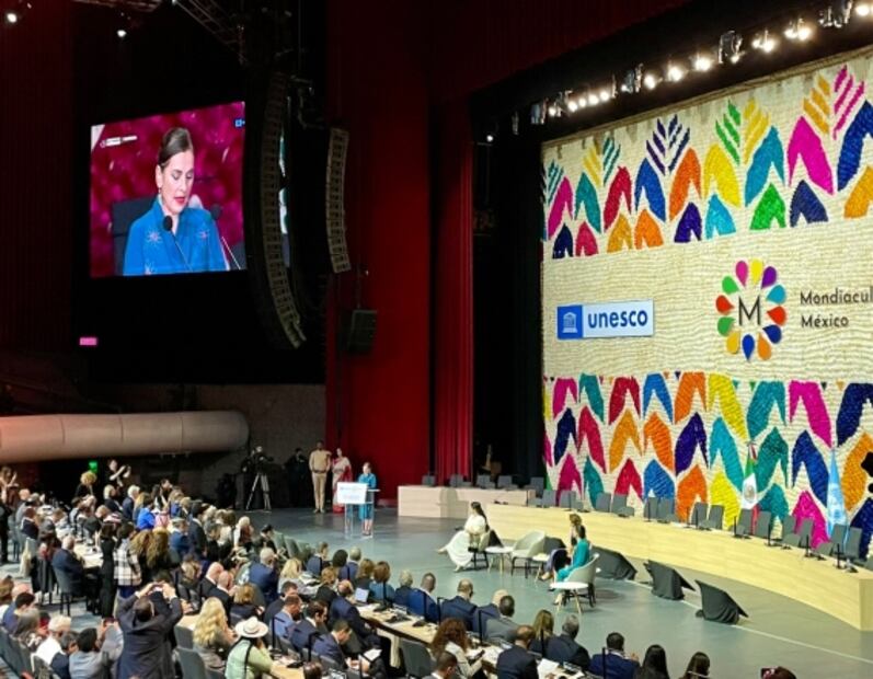 “Hay que apostar por descolonizar la cultura supremacista”: Beatriz Gutiérrez Müller