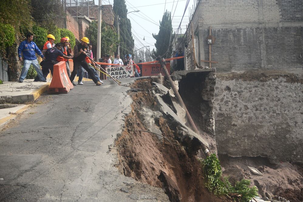 El derrumbe ocurrió poco antes de las 8:00 horas por lo que no se encontraba ningún trabajador en el lugar (GUILLERMO PEREA. EL UNIVERSAL)