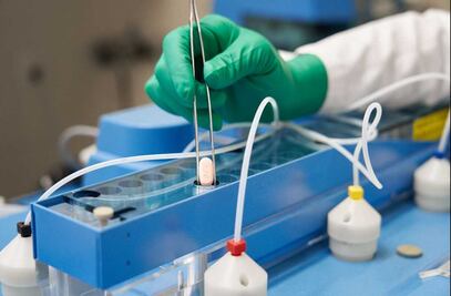 Píldora de Pfizer reduce muertes, hospitalización por Covid y es efectiva contra ómicron 