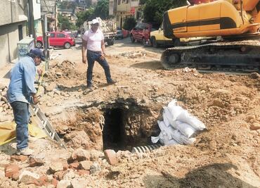 Aparece socavón en Naucalpan y hallan mina