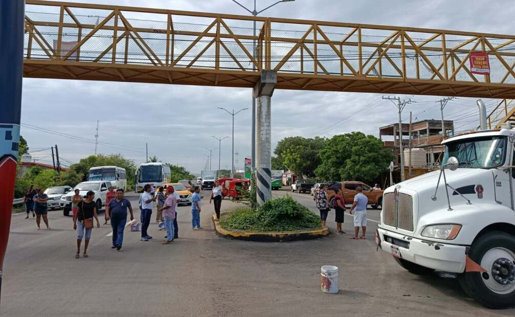 El bloqueo duró tres horas y media sobre la carretera Transístmica (24/09/2025). Foto: Especial