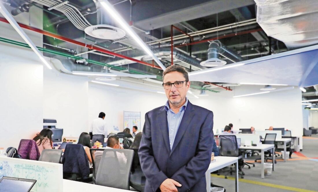 Fernando Bellido, director de Despliegue de Altán Redes, dice que como proveedores traen la idea de aprovechar al máximo de la infraestructura pasiva, pues como mayoristas se debe de hacer uso de lo que existe en el mercado (LUCÍA GODÍNEZ. EL UNIVERSAL)