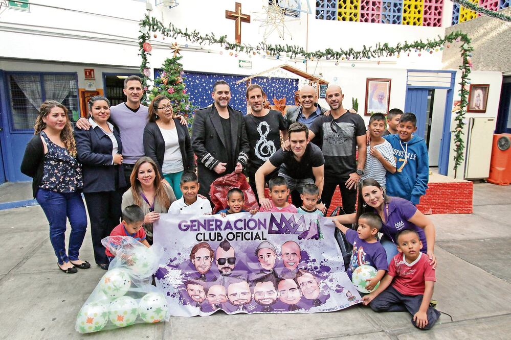 Ofrecieron juguetes a los niños donados por el club de fans de las bandas (FOTOS: CARLOS MEJIA. EL UNIVERSAL)