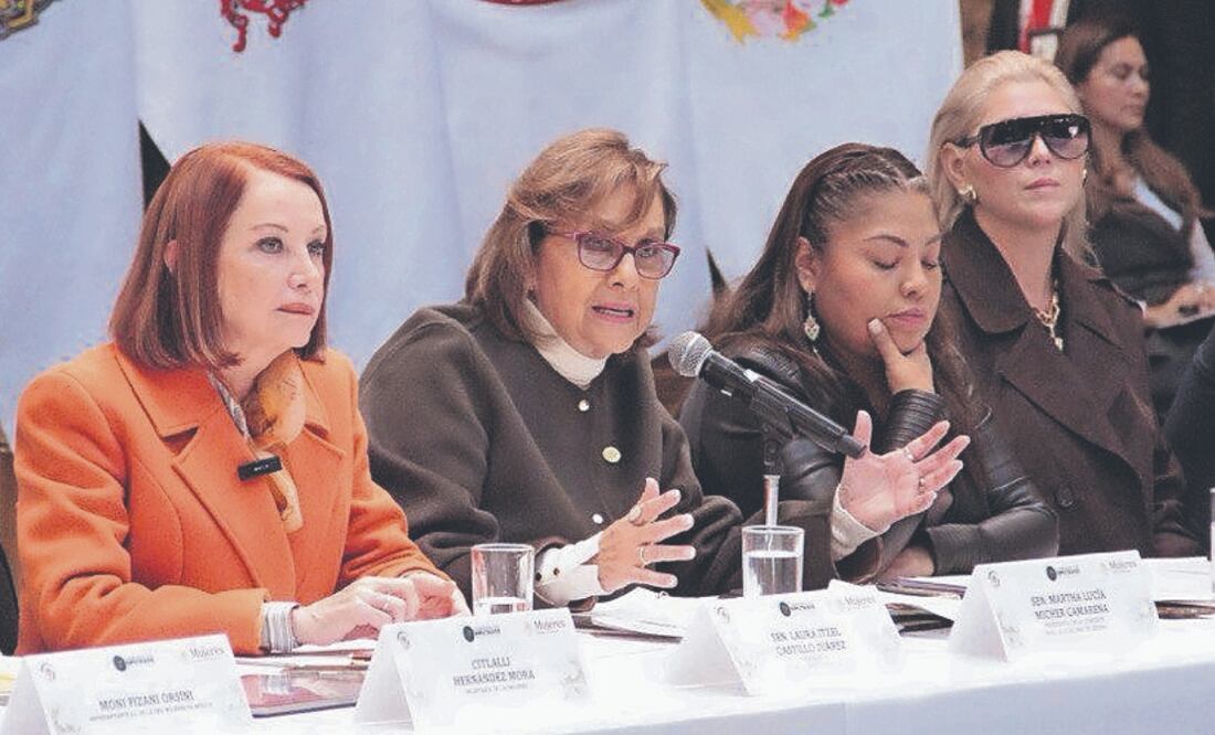 Legisladoras federales, estatales, funcionarias de gobiernos locales y ONU Mujeres instalaron la Alianza de Xicoténcatl. Foto Especial