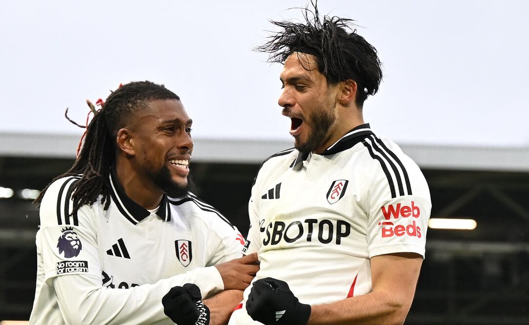 Raúl Jiménez cerca de entrar al top 5 de los máximos goleadores latinos de la Premier League FOTO: AFP
