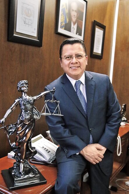 Ante las críticas de que trabajan en lo oscuro, Manuel Granados dice que no hay obligación para que Carta Magna sea distribuida sin estar concluida (ALEJANDRA LEYVA. EL UNIVERSAL)