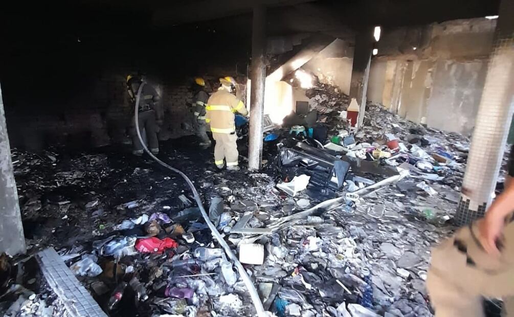 Elementos de la Policía Estatal restauraban el lugar para evitar mayores altercados en el espacio. Foto: Especial