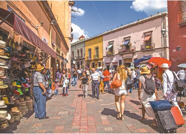 Cámaras piden no incrementar derechos migratorios a turistas